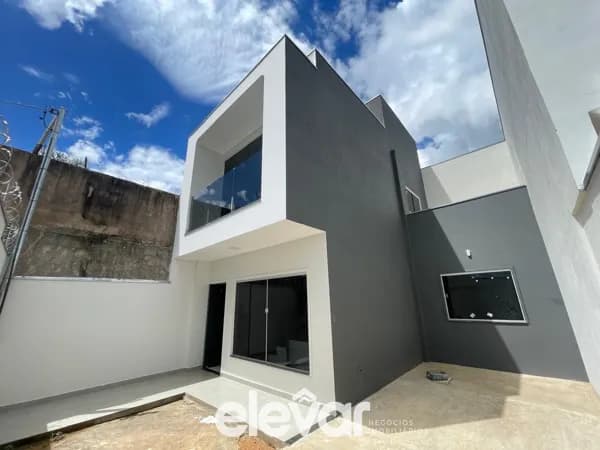 Casa Sobrado no bairro Planalto
