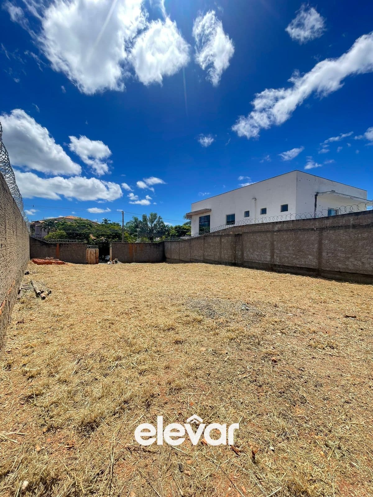 Lote no Bairro Ibituruna com Localização Estratégica