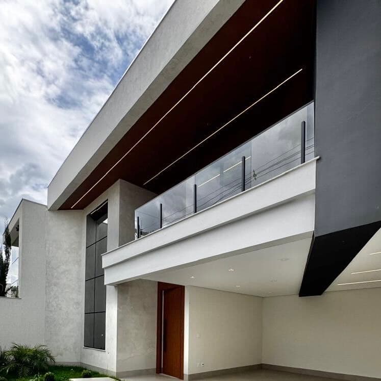 Casa Moderna com Vista para a Serra no Bairro Ibituruna