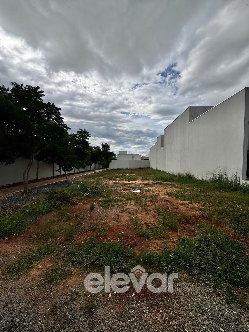 Lote de 300 m² – Villa Segura