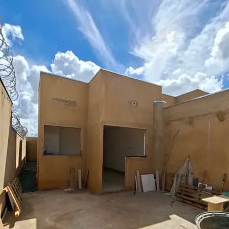 Casa com 03 quartos no Bairro Novo Primavera