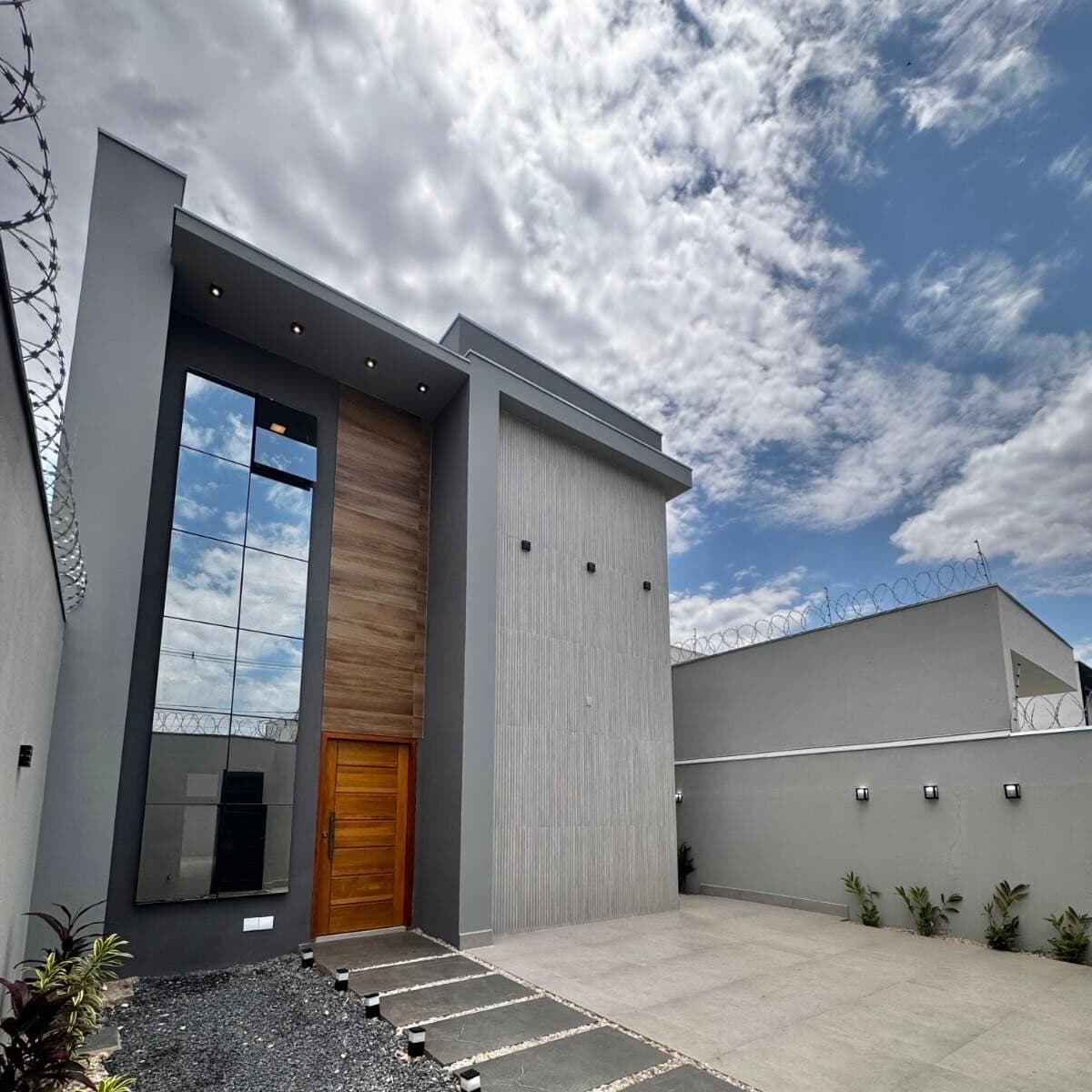 Casa com 4 Quartos – Bairro Reserva Real - Energia Solar