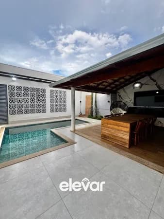 Casa com 3 Quartos e Piscina – Bairro Jardim Panorama / Todos os Santos