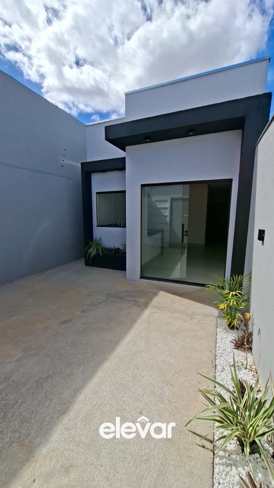 Casa no Bairro Carmelo com Documentação Inclusa