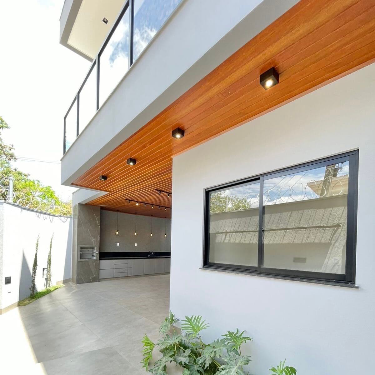 Casa Moderna com Piscina – Bairro Ibituruna