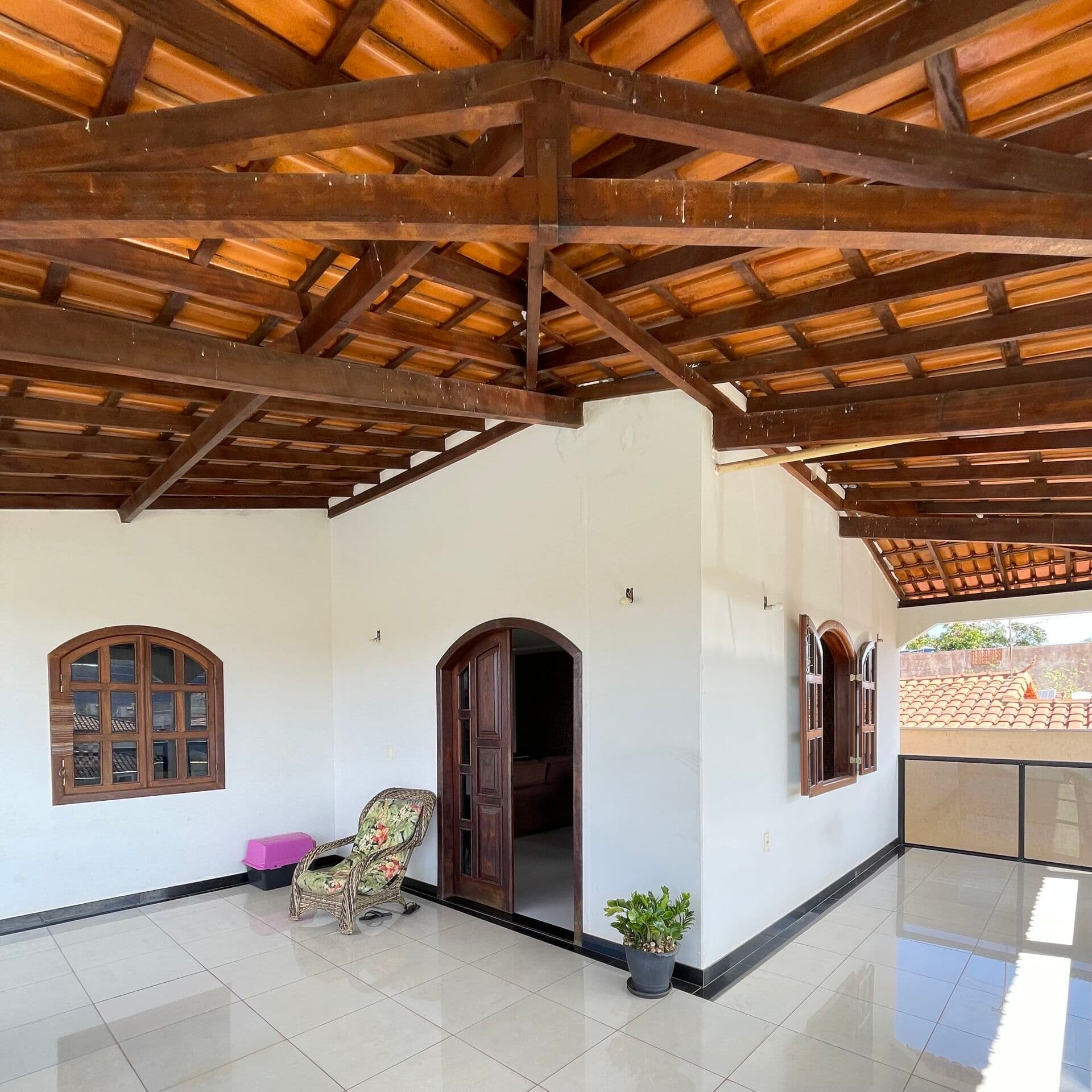 Casa no segundo andar com Suíte e Varanda Ampla – Bairro Major Prates