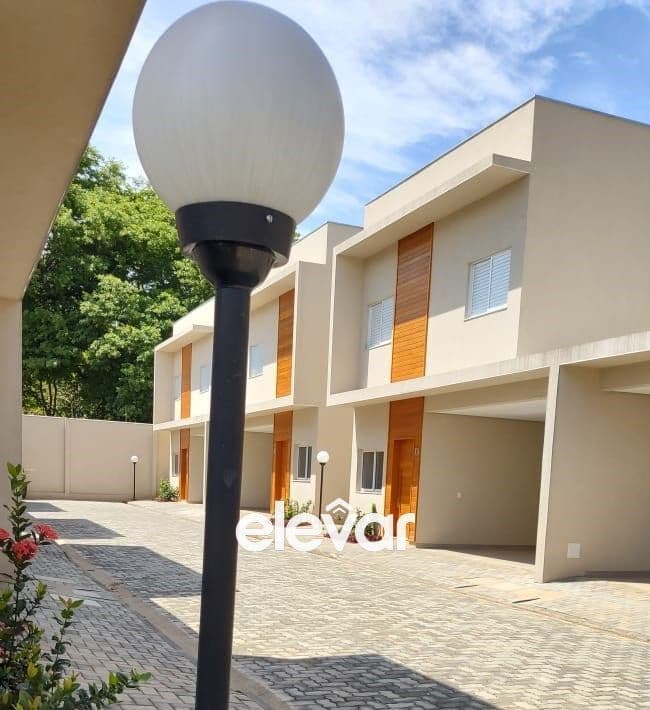 Casa em Condomínio no Bairro Reserva Real
