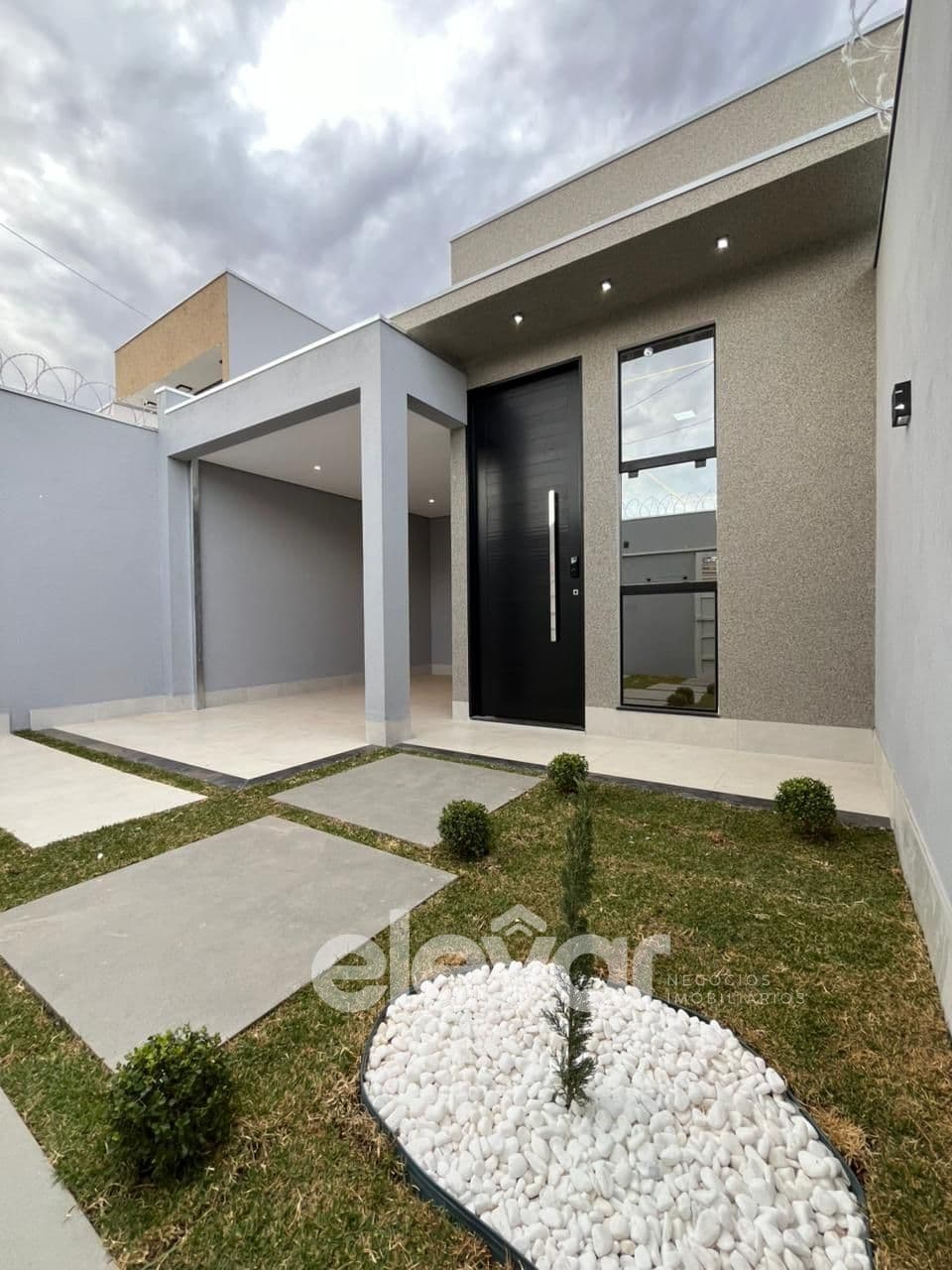 Casa no Delfino Magalhães com Suíte