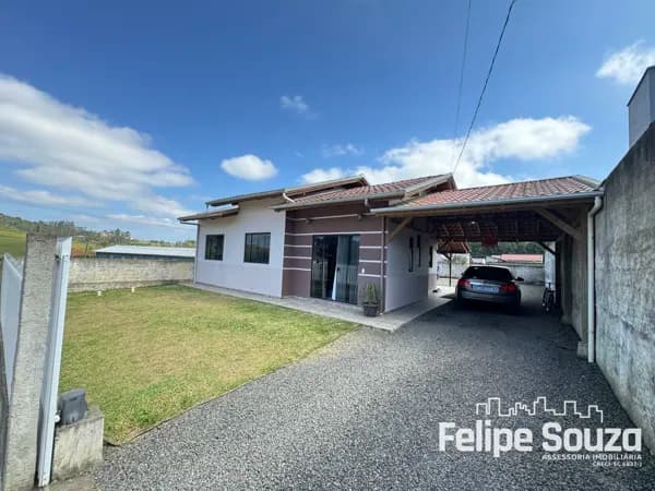 CONFORTO, ESPAÇO E POTENCIAL – CASA TÉRREA COM ÓTIMA LOCALIZAÇÃO NO PADRE EDUARDO