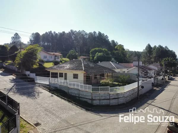 EXCELENTE CASA DE ESQUINA – ESTRUTURA REFORÇADA COM LAJE, VARANDAS