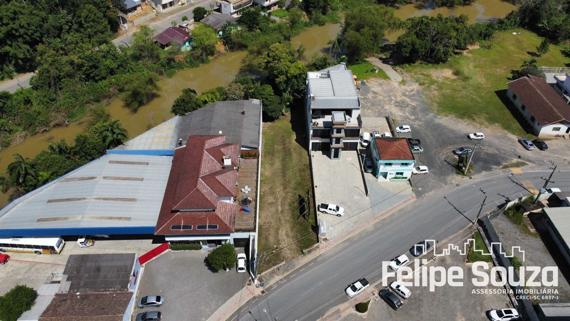 Terreno no centro em frente a PREFEITURA!!