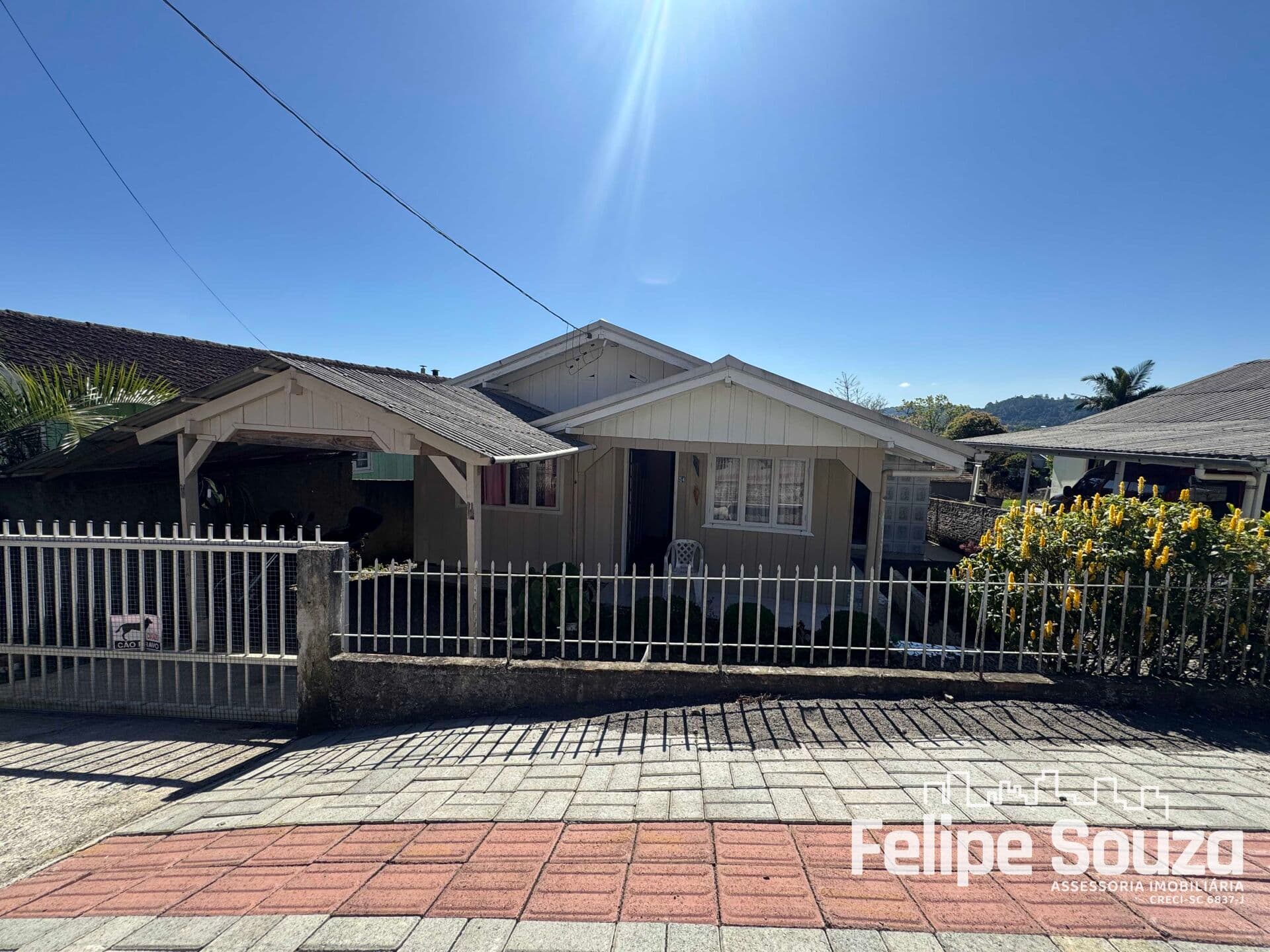 OPORTUNIDADE DUPLA! 2 CASAS NO MESMO TERRENO – IDEAL PARA INVESTIDORES OU FAMÍLIAS GRANDES!