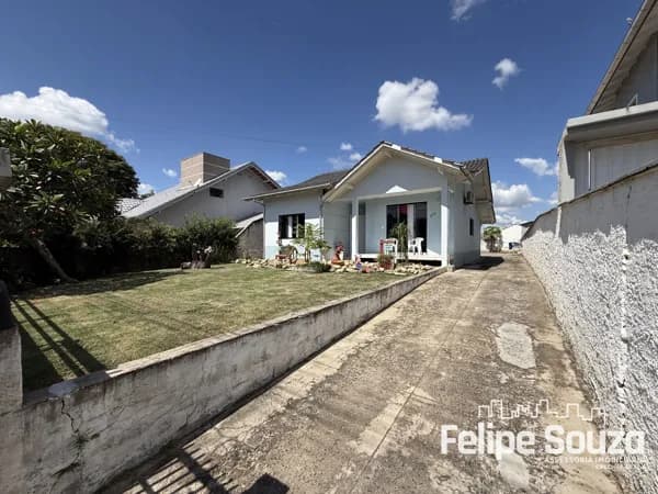 CASA COM DUAS MORADIAS + ÁREA DE FESTAS COMPLETA – EXCELENTE CUSTO-BENEFÍCIO EM TAIÓ