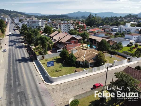 Lindo terreno de ESQUINA + CASA ampla de alto padrão