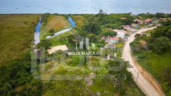 Sítio em Pescaria Brava