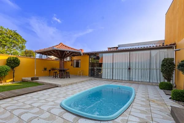 Casa Mista com área gourmet e piscina