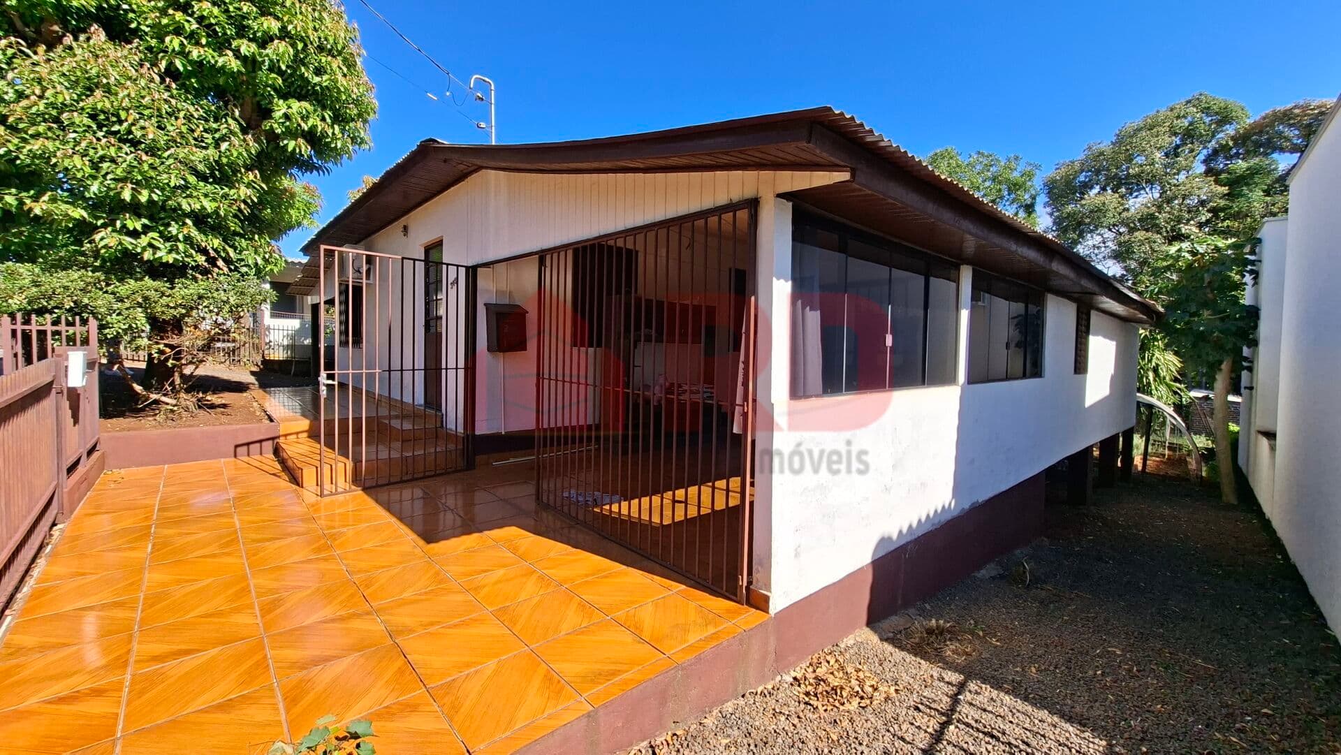 Casa com amplo terreno