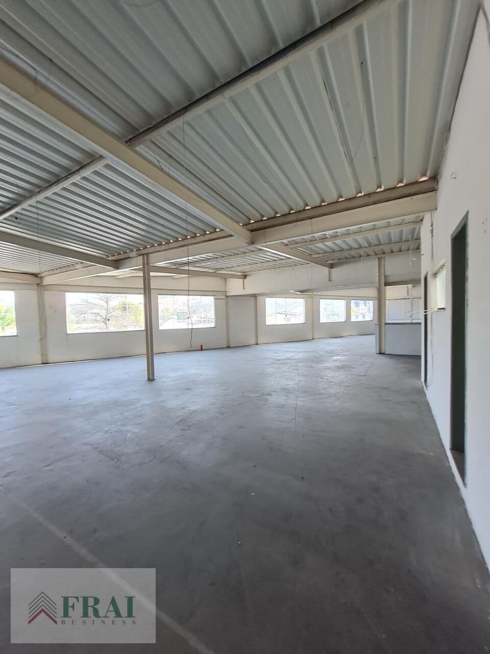 Pavilhão/Galpão Salão Comercial em Mutondo, São Gonçalo/RJ