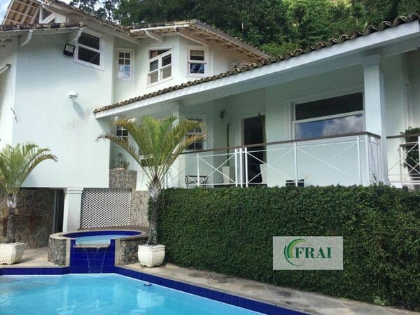 Casa Padrão para Venda em Badu Niterói-RJ