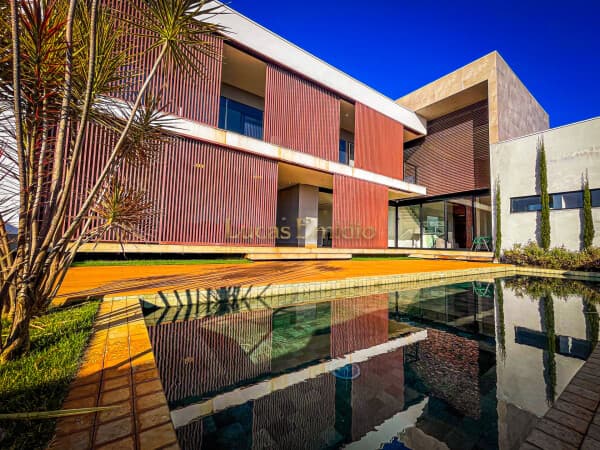 Casa Alto Padrão á venda em um dos melhores condomínios de Patos de Minas-MG.