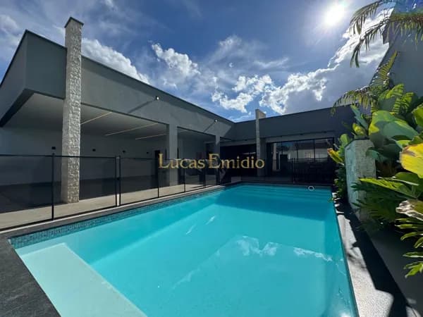 Casa a venda bairro Guanabara em Patos de Minas