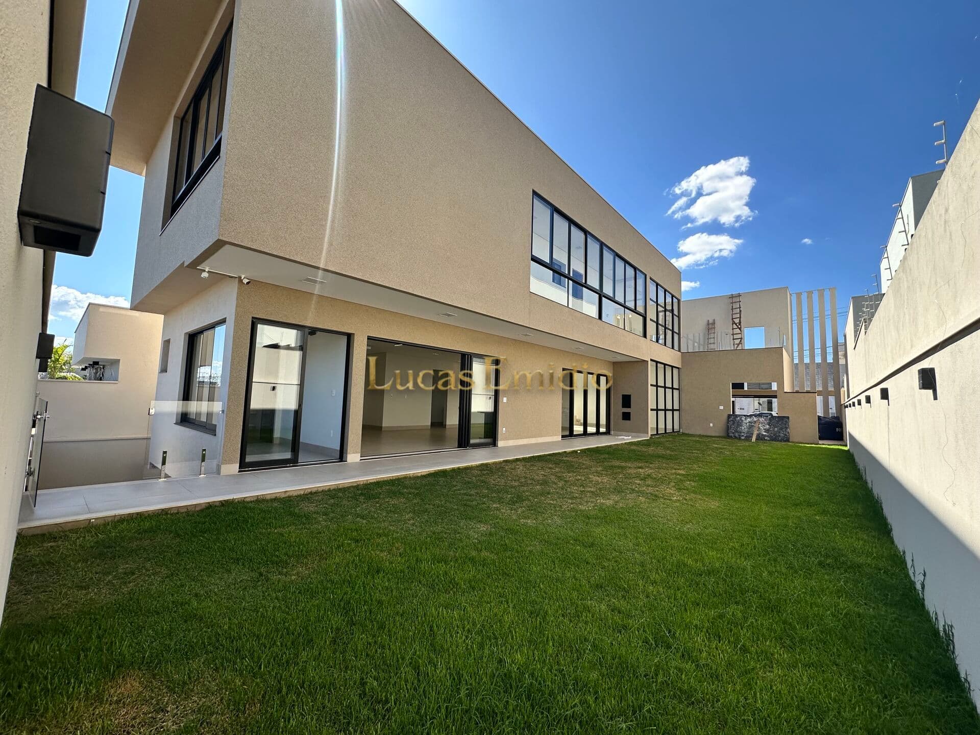 Casa Alto Padrão á venda bairro Chácaras Caiçaras, patos de Minas!