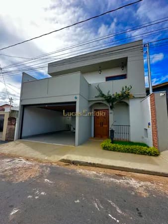 Casa Duplex á venda bairro Jardim América em Patos de Minas!