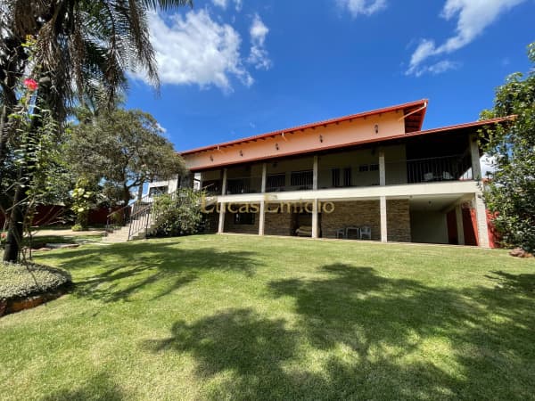 Casa Alto Padrão à venda na cidade Lagoa Formosa!