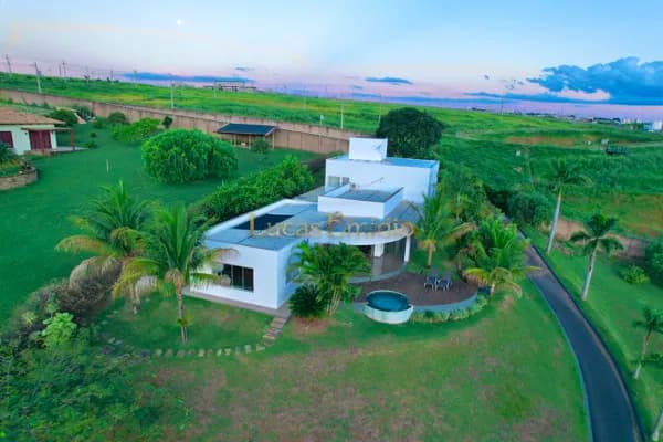 Casa Alto Padrão á venda em condomínio fechado Patos de Minas!