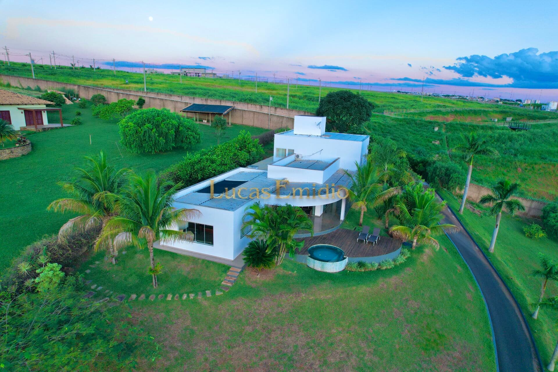 Casa Alto Padrão á venda em condomínio fechado Patos de Minas!