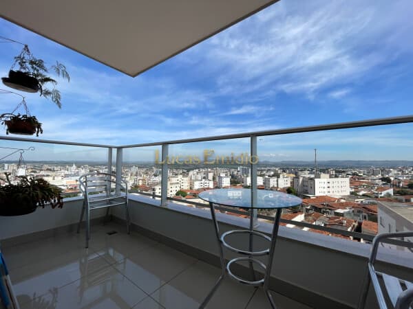 Apartamento Padrão á venda bairro São Francisco, Patos de Minas!