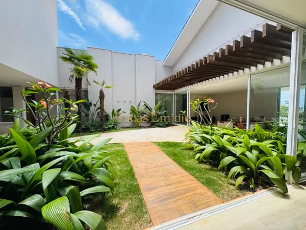 Casa Alto Padrão à venda em condomínio fechado em Patos de Minas!
