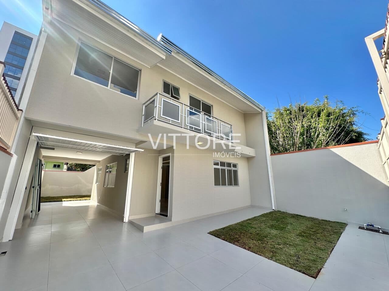 Sobrado 160m² - 05 dormitórios - Centro - São José dos Pinhais