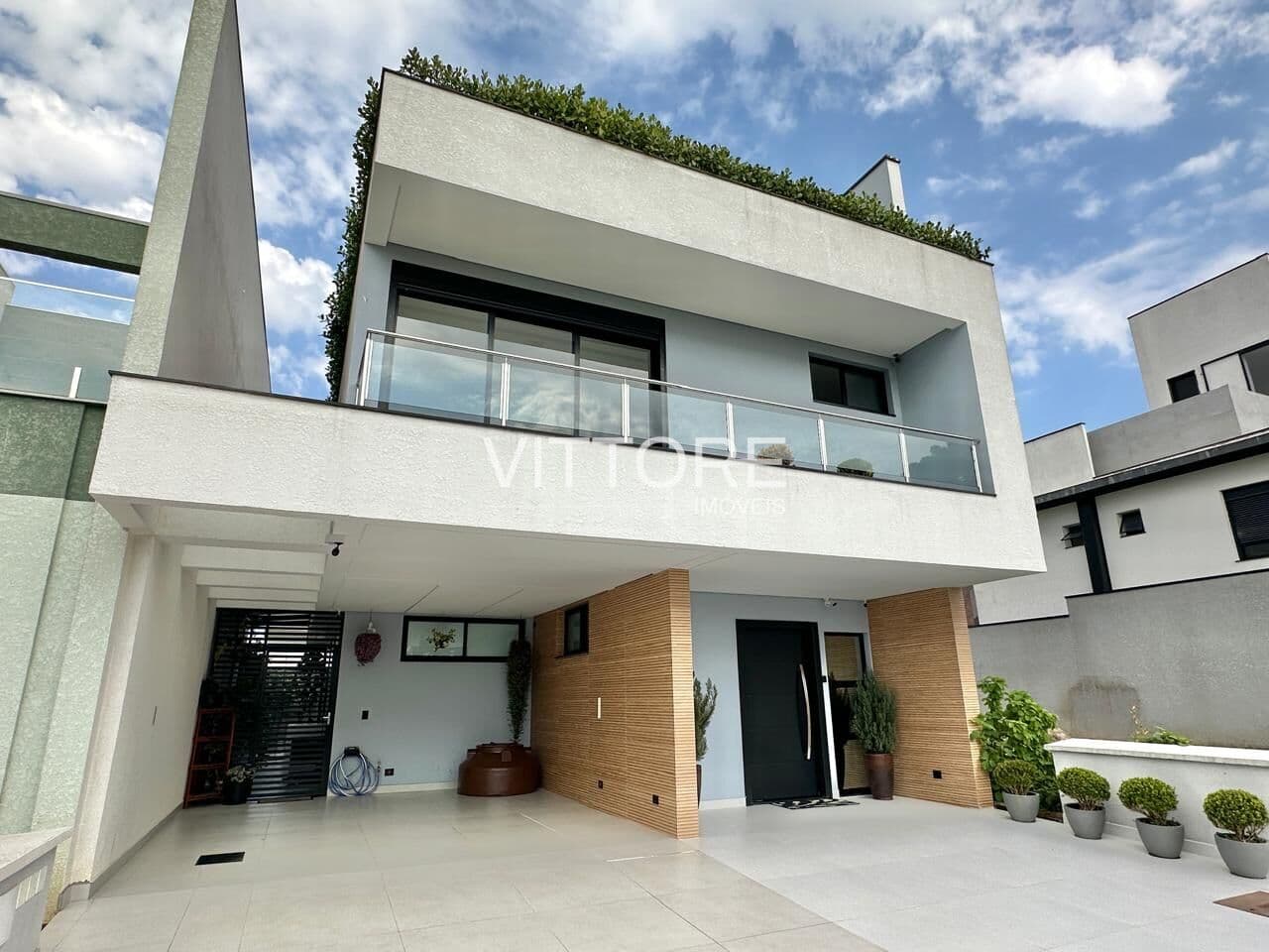 Sobrado Alto Padrão 260m² - 03 dormitórios - Colónia Rio Grande - São José dos Pinhais
