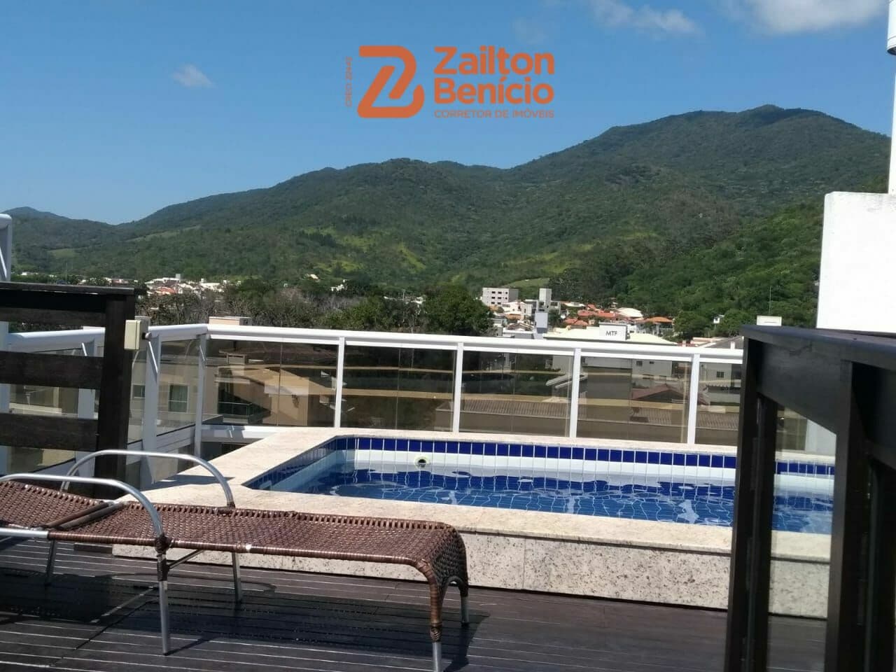 Apartamento na Praia de Palmas com 2 suítes