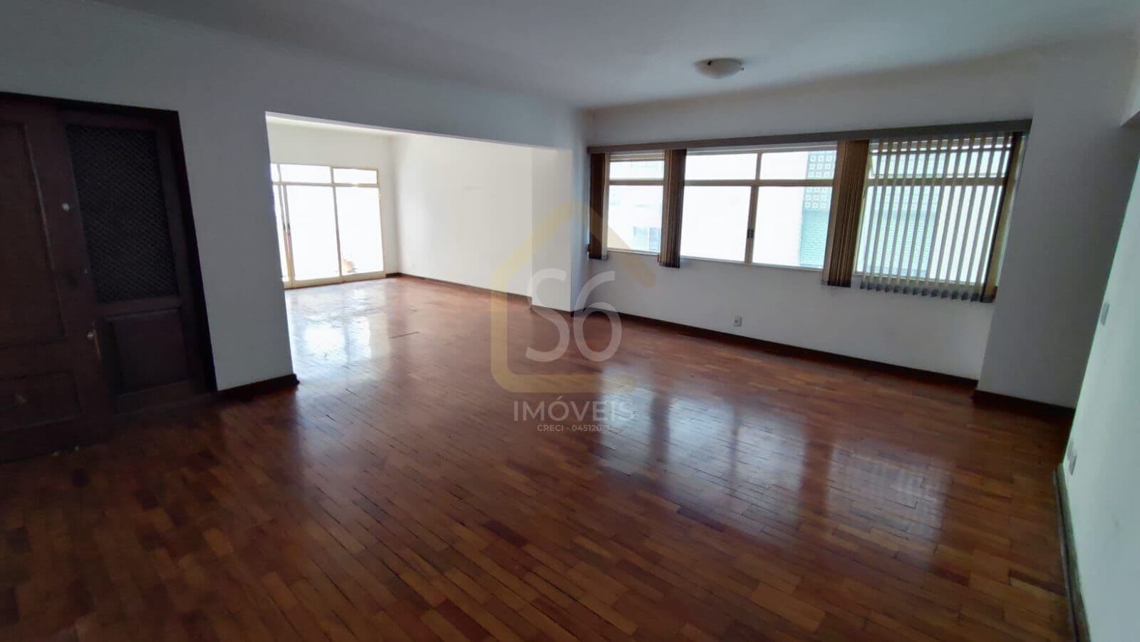 Apartamento 187m² 3 dormitórios, sendo 1 suíte, banheiro de serviço, 1 vaga de garagem