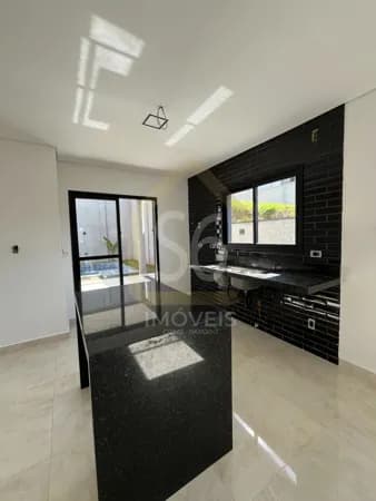 Maravilhosa casa de 150m² com piscina 3 dormitórios 1 suíte e 2 vagas em condominio