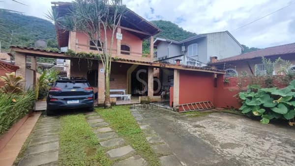 Sobrado à venda em Ubatuba a 700m da Praia do Lázaro