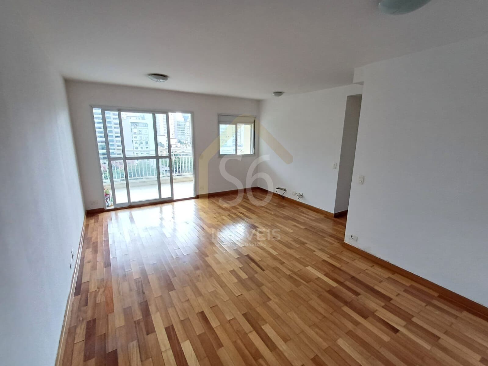 Apartamento á venda na Liberdade, de 75m² com 2 vagas de garagem e 2 dormitórios sendo 1 suíte