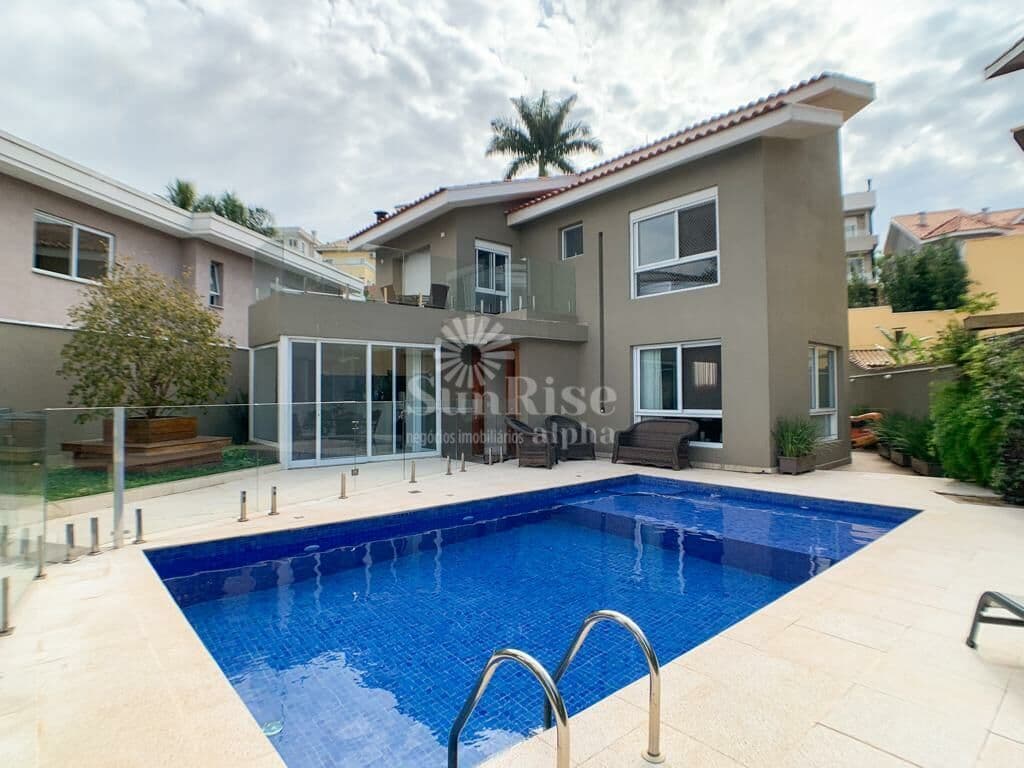 Casa a venda Alphaville 11, 4 suítes, 4 vagas, recém reformada por R$5.200.000 Santana de Parnaíba/SP