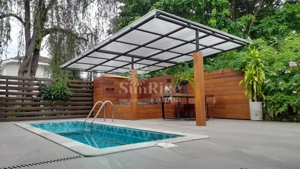 Casa Térrea e de Esquina - Alphaville 3 | 3 suítes - 4 vagas - 300m² - AC - 570m² AT | R$3.400.000 - Alphaville