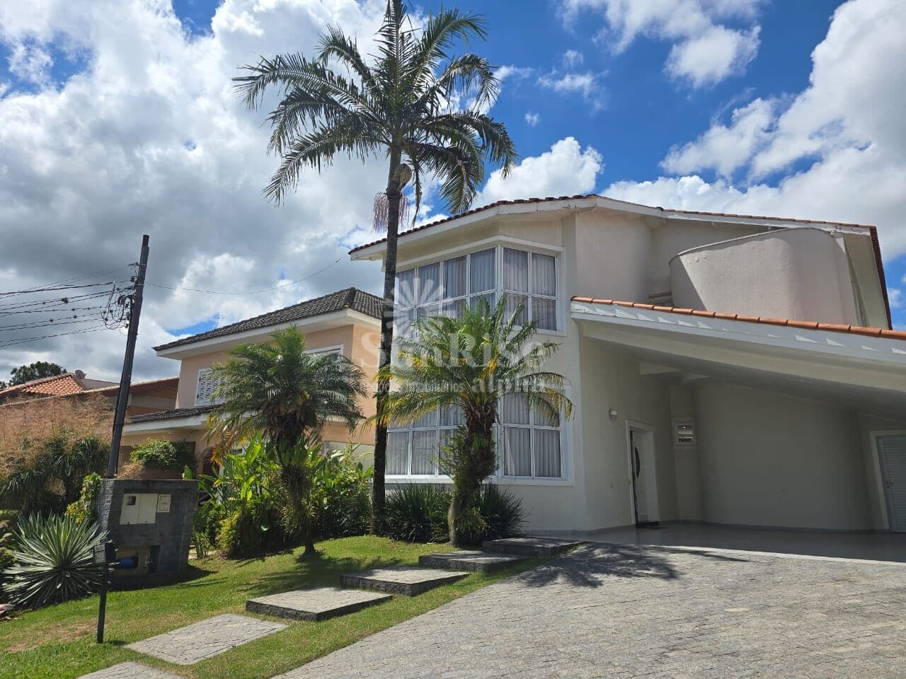 Casa a venda - Alphaville 11 | 4 quartos - 4 vagas - 373m² AC - 435m² AT | R$2.990.000