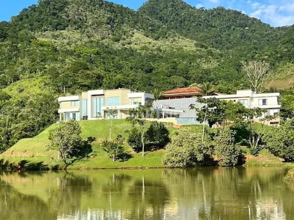 Casa a venda 764m² área construída 3035m² terreno | Cond. Blue Sky - Cachoeiras de Macacu, RJ - R$5.700mil