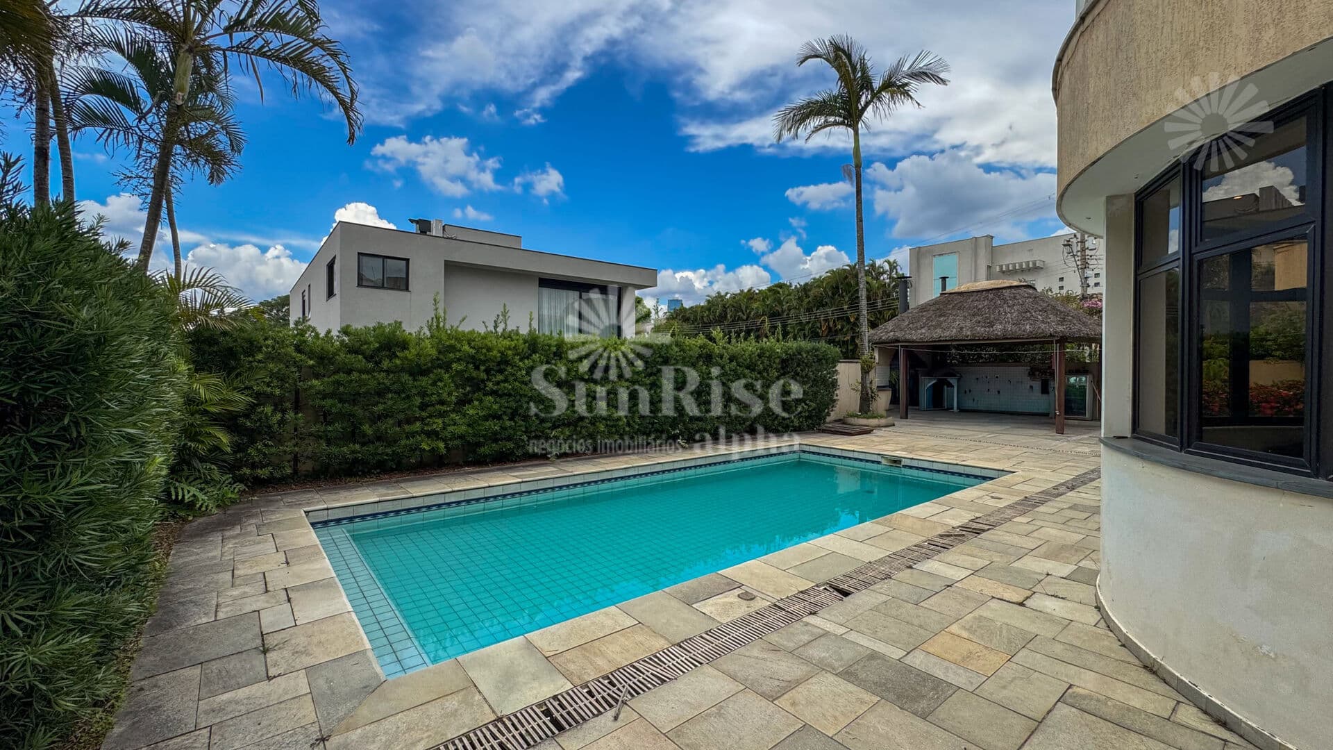 Casa à Venda Alphaville 2 | 800m² AT - 720m² AC - Esquina - 5 suítes - 6 vagas | R$7.500.000
