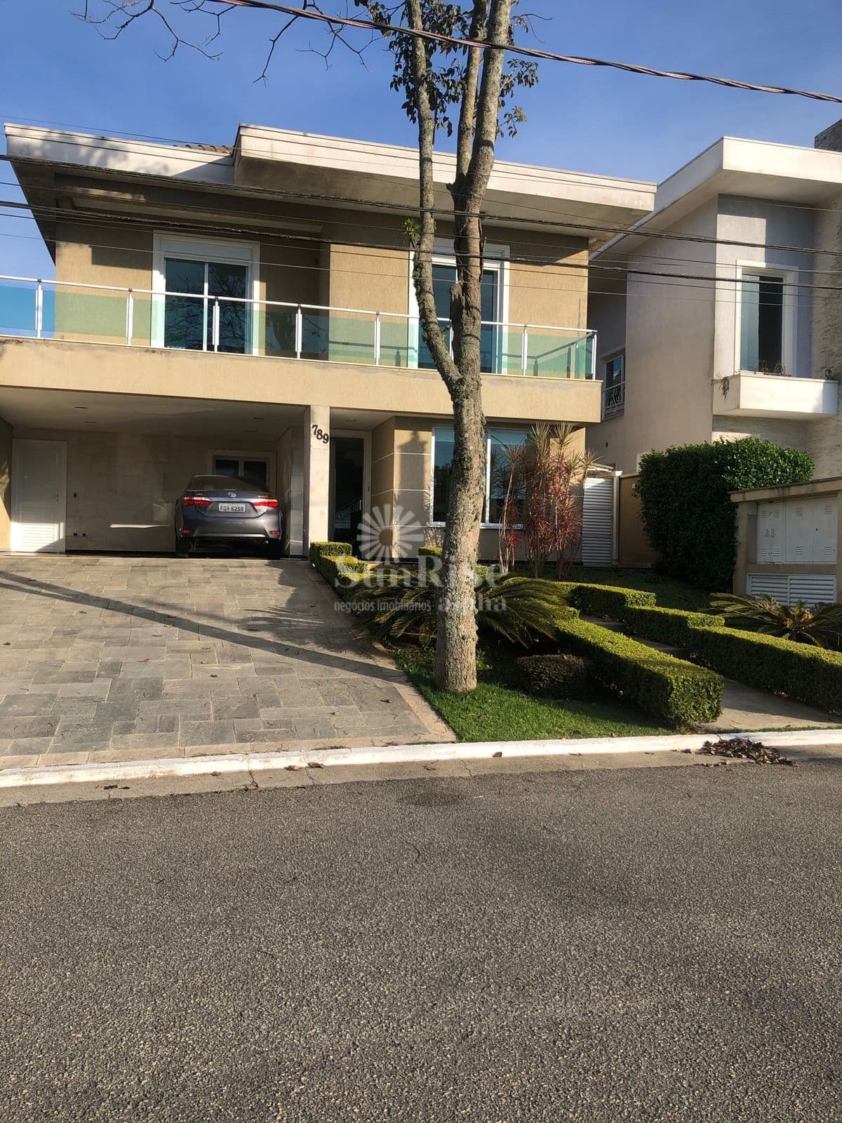 Casa em condomínio com 400m² de terreno á venda, 4 suítes e 4 vagas R$3.500.000 Aldeia da Serra-SP