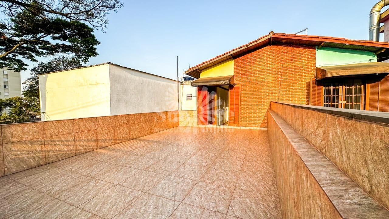 Casa à Venda - 180 m² AC - 125 m² Terreno - 3 quartos R$650.000 - R. Jacaratinga Campo Limpo