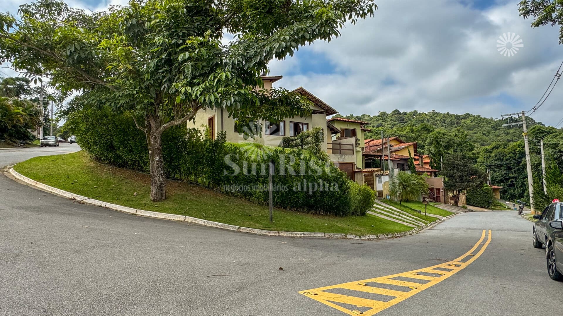 Casa para venda com 3 quartos e 2 vagas 333 m2 - R$1.250.000 - Vila Verde - Granja Viana - Itapevi/SP