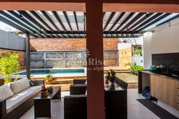 Casa a venda mobiliada e reformada - Alphaville 6 | 4 suítes - 4 vagas - 360m² AC - 360m² AT | R$2.990.000