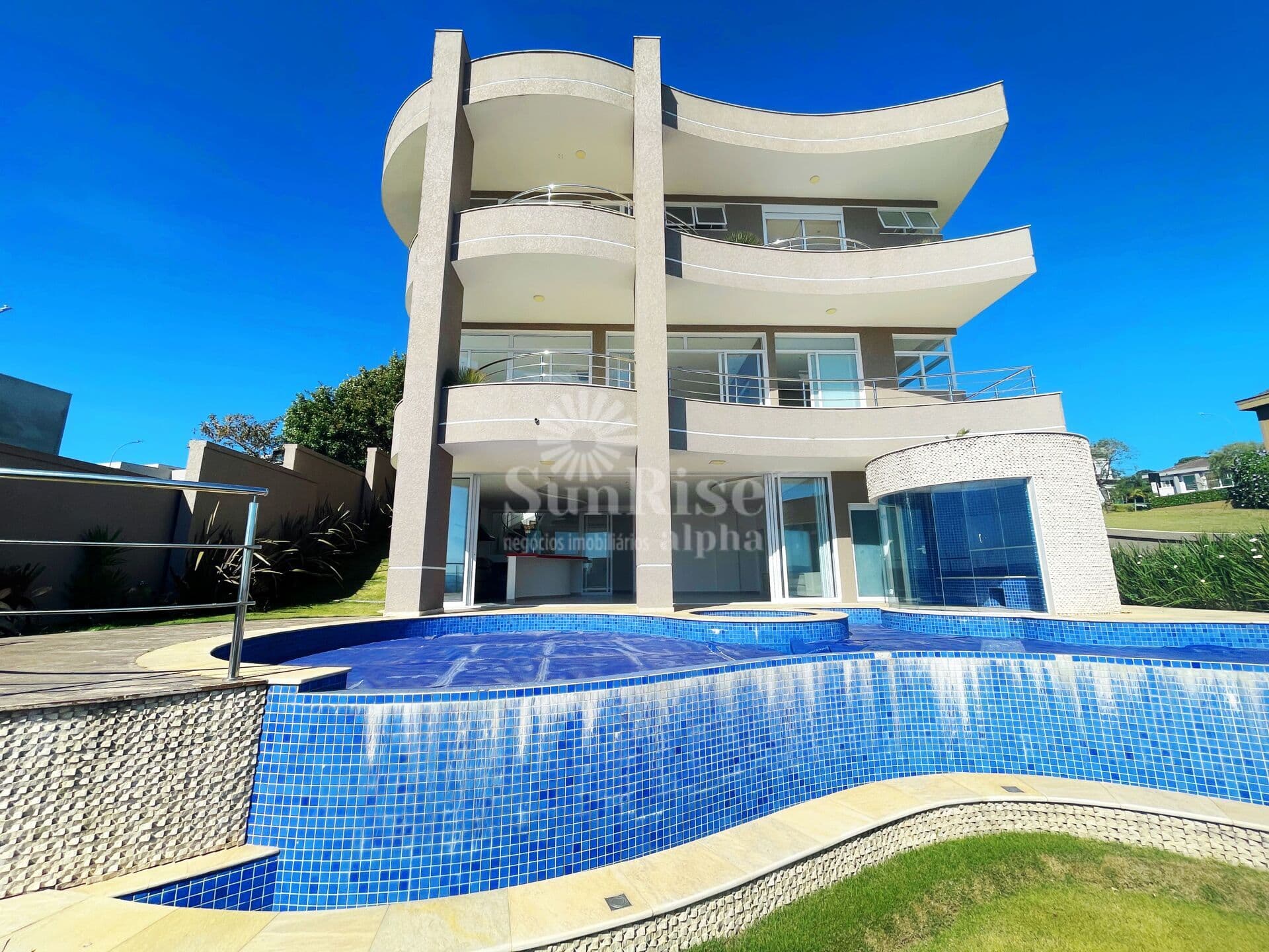 Casa à Venda Gênesis 2 | 704 m² AC - 607 m² Terreno - 5 suítes | R$7.500.000 - Santana de Parnaíba/SP