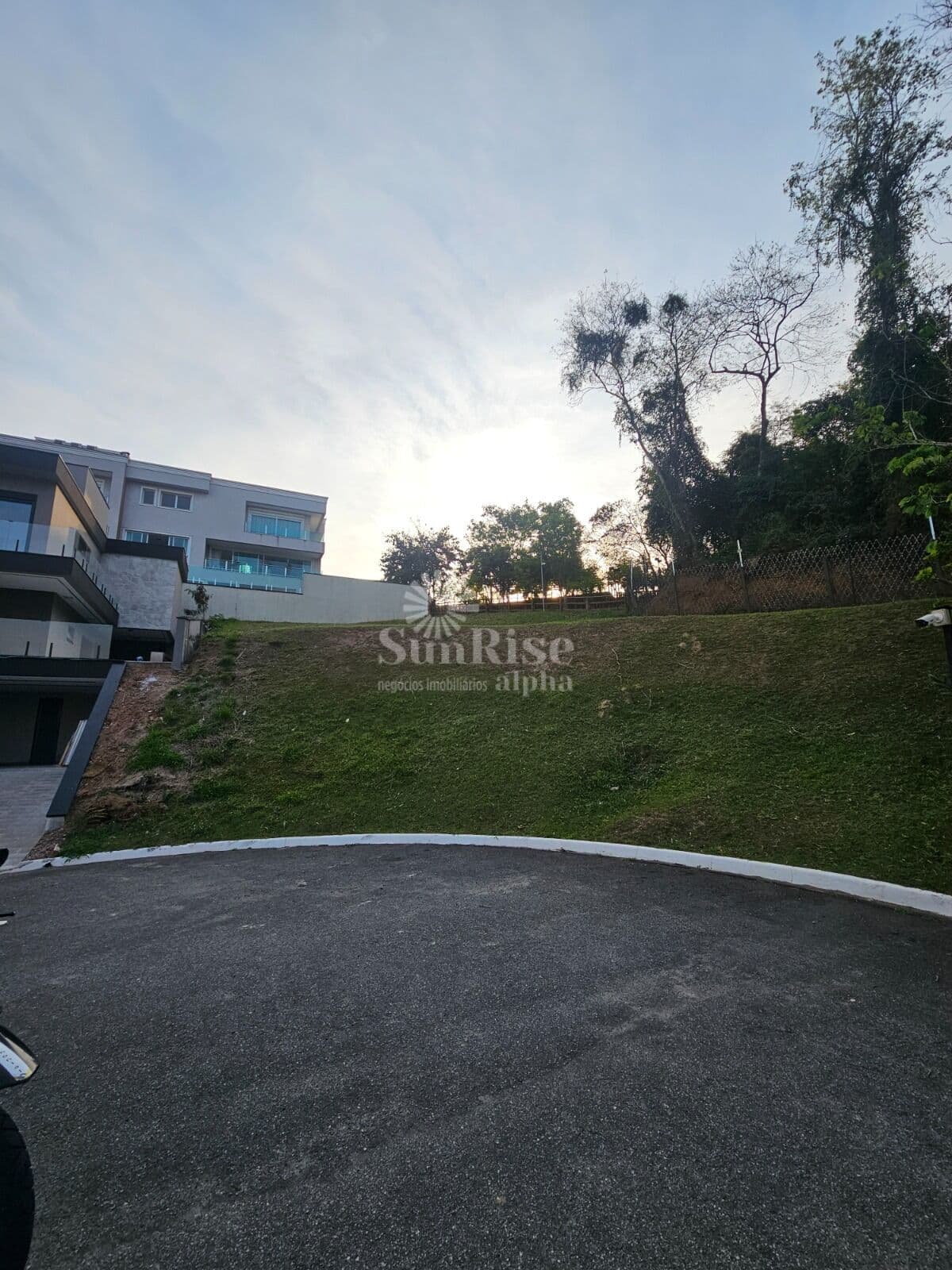 Terreno à venda em Valville | 330m² - R$690.000 | Santana de Parnaíba/SP